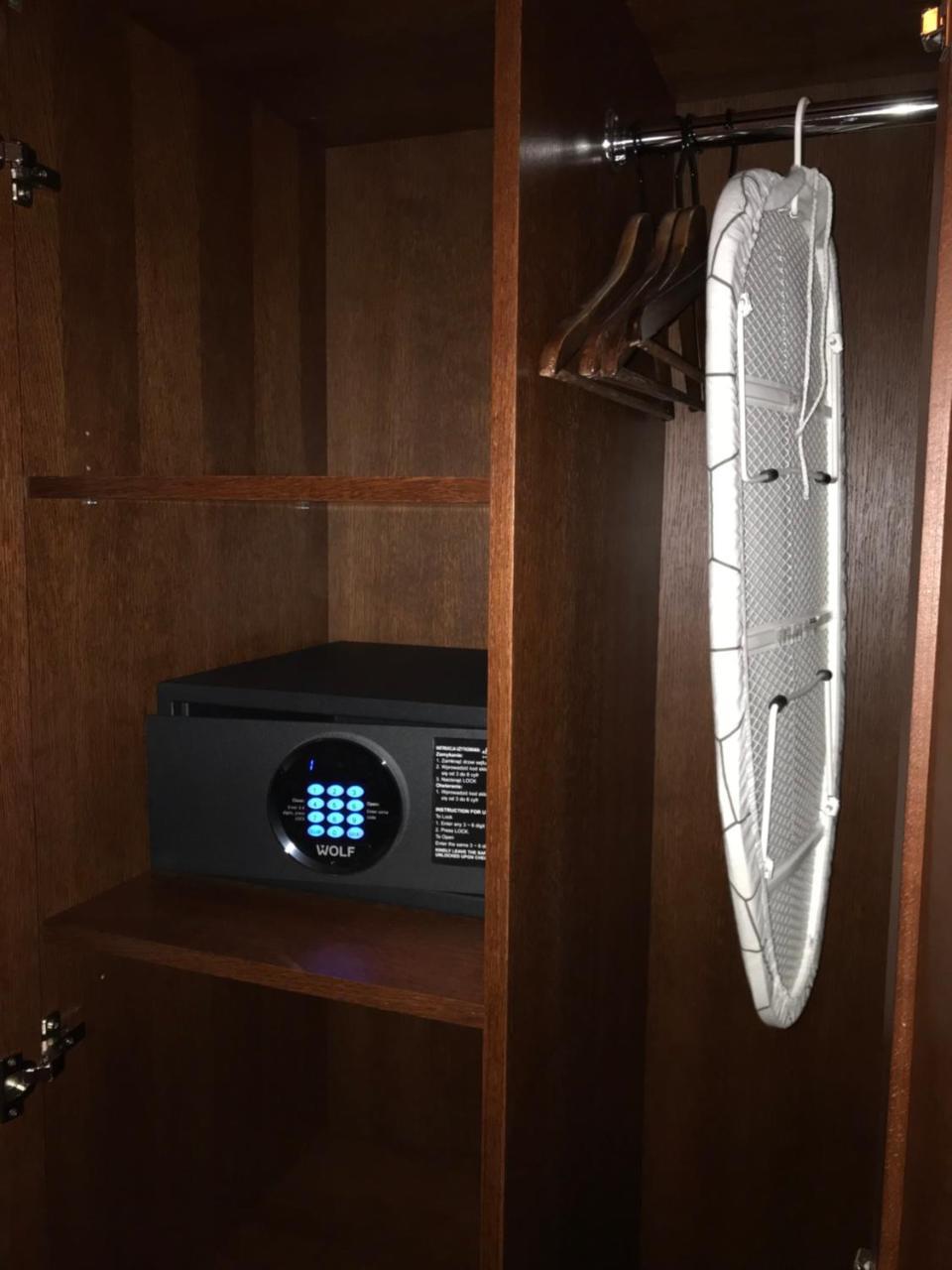 Sleepwalker Boutique Suites Вроцлав Екстериор снимка